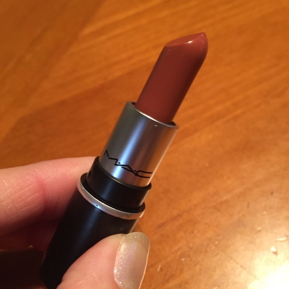 MAC Satin Lipstick Mocha - Picture 8 of 14